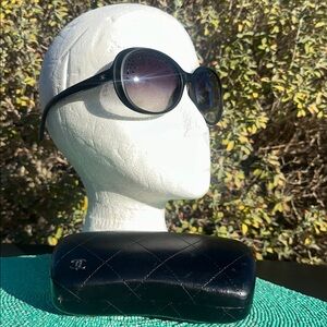 Chanel serial#40920 Embellished Sunglass with the Swarovski crystals-reposh.